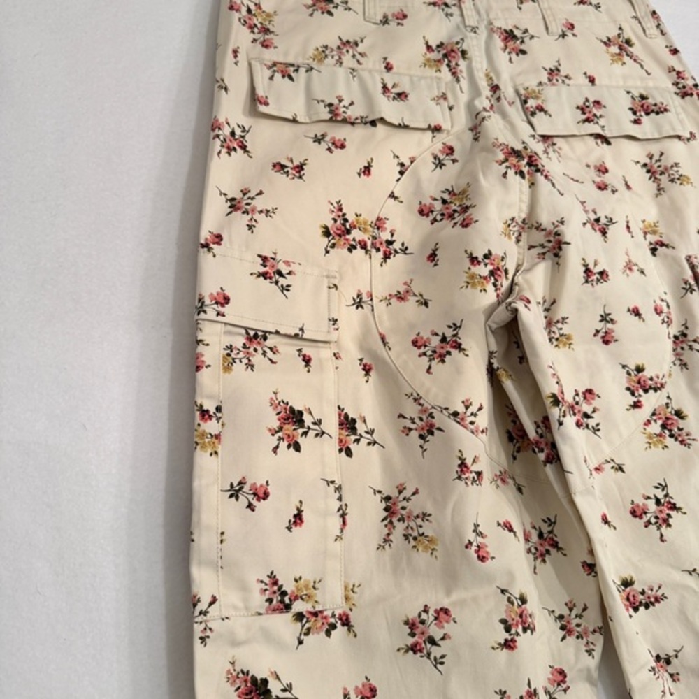 NWT HUF utility cargo pants Ivory floral pattern throughout Mens S bungee hem - Picture 10 of 15